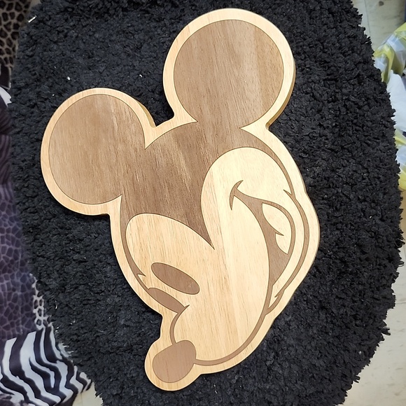 Mickey Mouse cutting board. - Picture 1 of 3